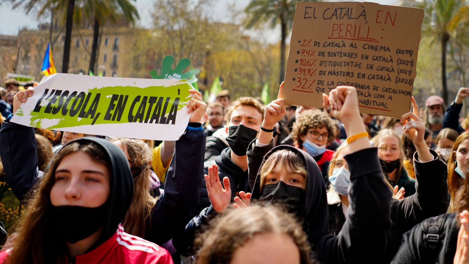 Profesores y estudiantes protestan ante el TSJC contra el 25% de eduación en castellano