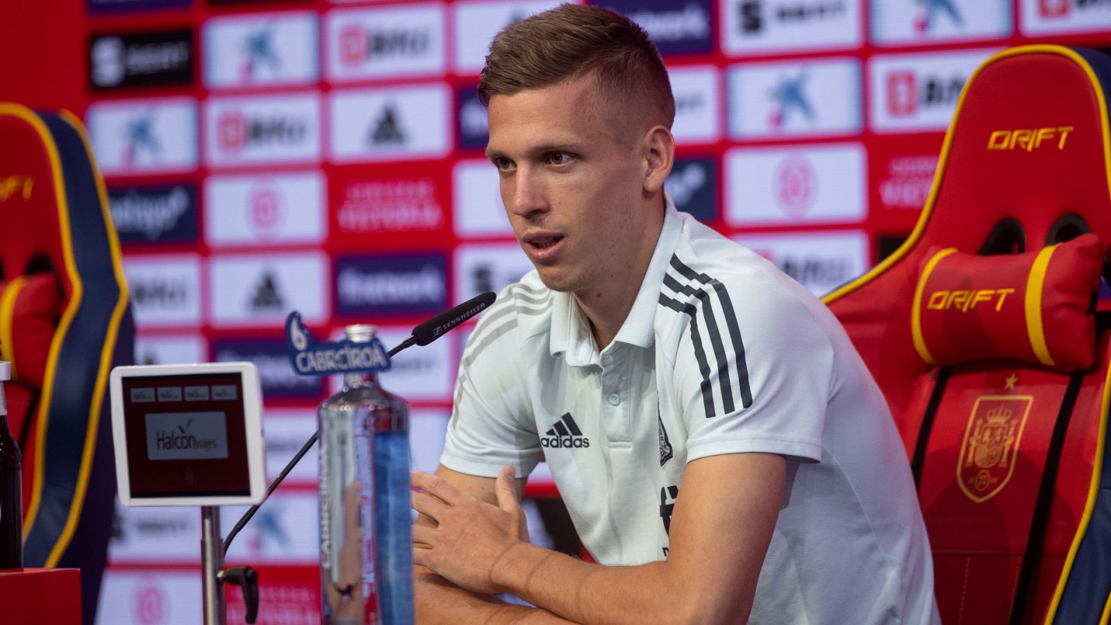 El internacional español Dani Olmo, en rueda de prensa.