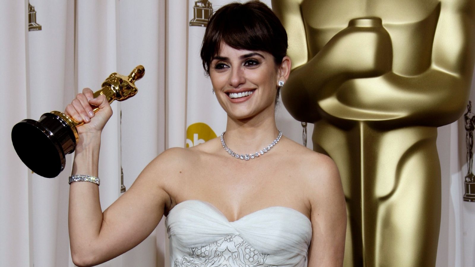 Penélope Cruz con su Oscar en 2009