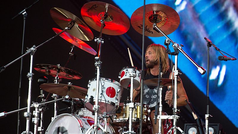 Imagen de archivo de Taylor Hawkins, batería de Foo Fighters, durante un concierto en Alemania.