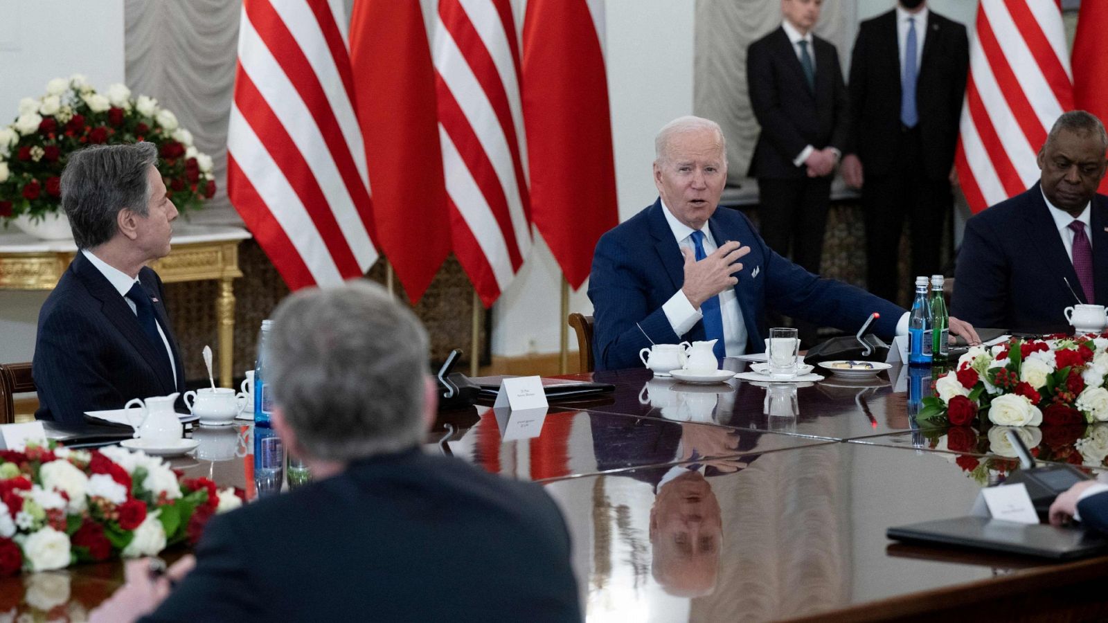 El secretario de Estado de EE.UU., Antony Blinken, junto al presidente de EE.UU., Joe Biden, en una reunión sobre la guerra de Rusia contra Ucrania en el palacio presidencial de Varsovia el 26 de marzo.