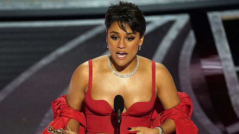La actriz Ariana DeBose durante su discurso en los Premios Oscar 2022