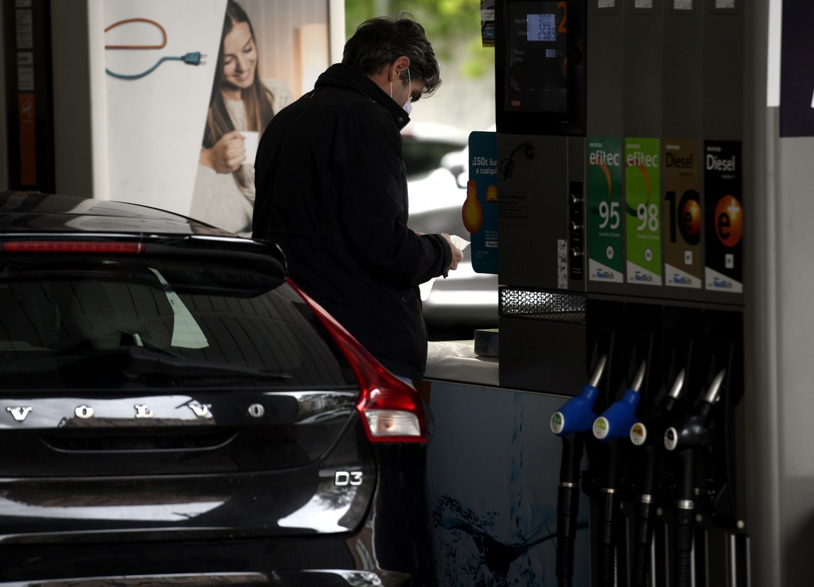 El precio de la gasolina continúa bajando por segunda semana consecutiva