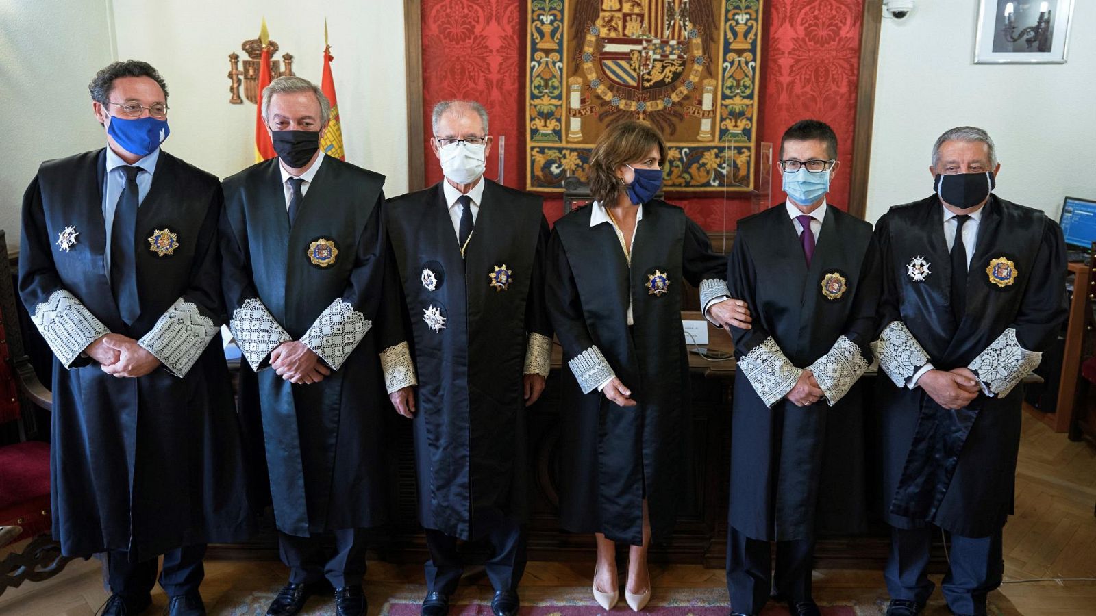 La fiscal general del Estado, Dolores Delgado y el fiscal jefe de la Fiscalía Provincial de Ávila, Francisco Javier  junto los tenientes fiscales de la Fiscalía de Castilla y León