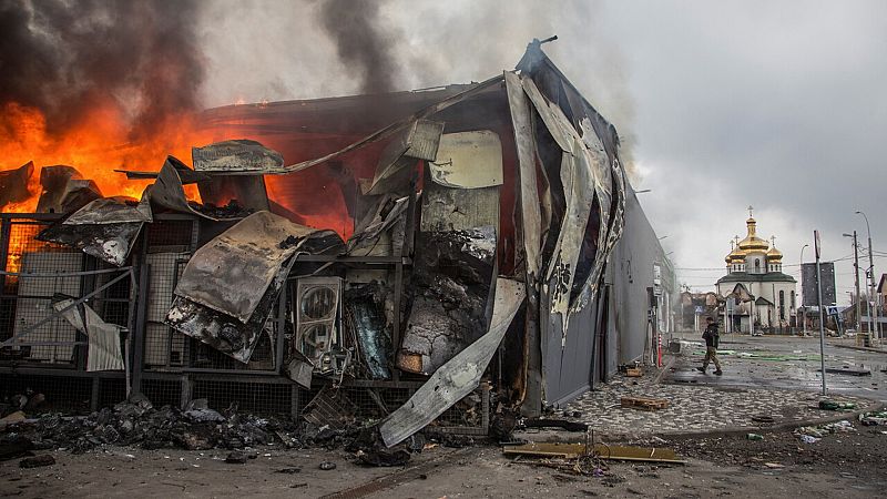 Edificio bombardeado por Rusia en la ciudad de Irpin, cerca de Kiev, el 30 de marzo de 2022. REUTERS/Oleksandr Ratushniak