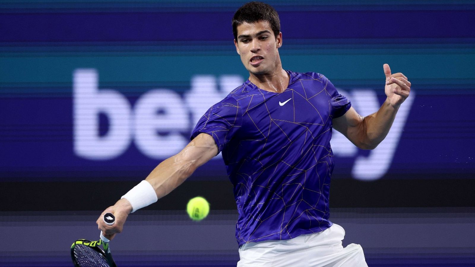 Soñar con una pelota de tenis: ¿quién va ganando?