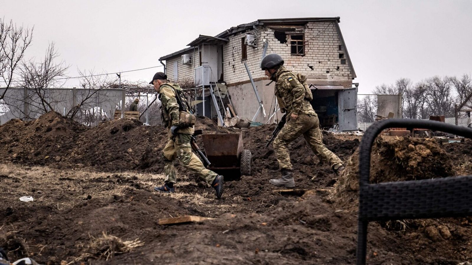 Soldados ucranianos en Járkov, el 31 de marzo de 2022. Foto: FADEL SENNA / AFP