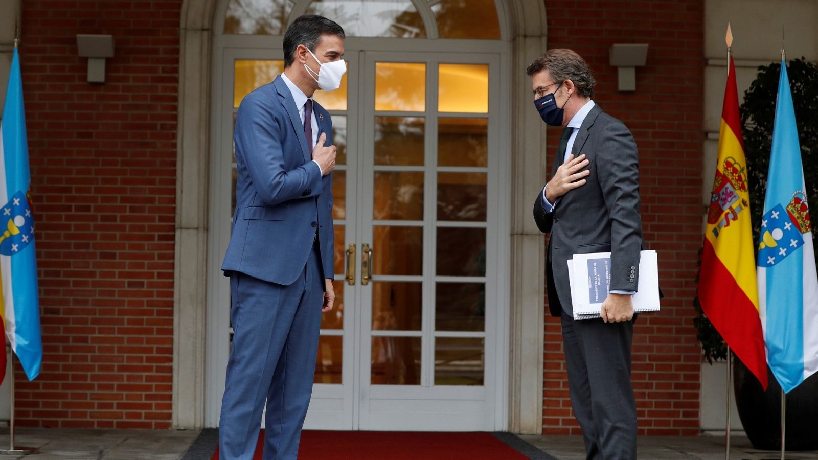 Imagen de archivo de una reunión de Pedro Sánchez con Alberto Nuñez Feijoo. 