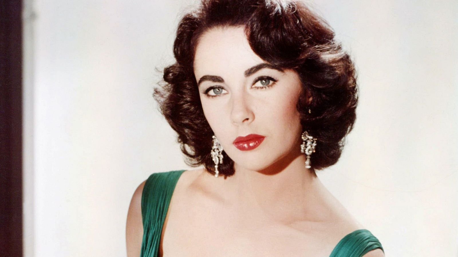 Elizabeth Taylor tenía una mirada con 'efecto' violeta