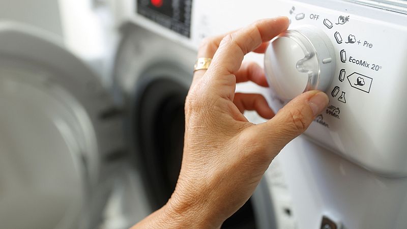 Sánchez da por cumplida su promesa de que el recibo de la luz de 2021 fuera similar al de 2018 con los datos de Eurostat