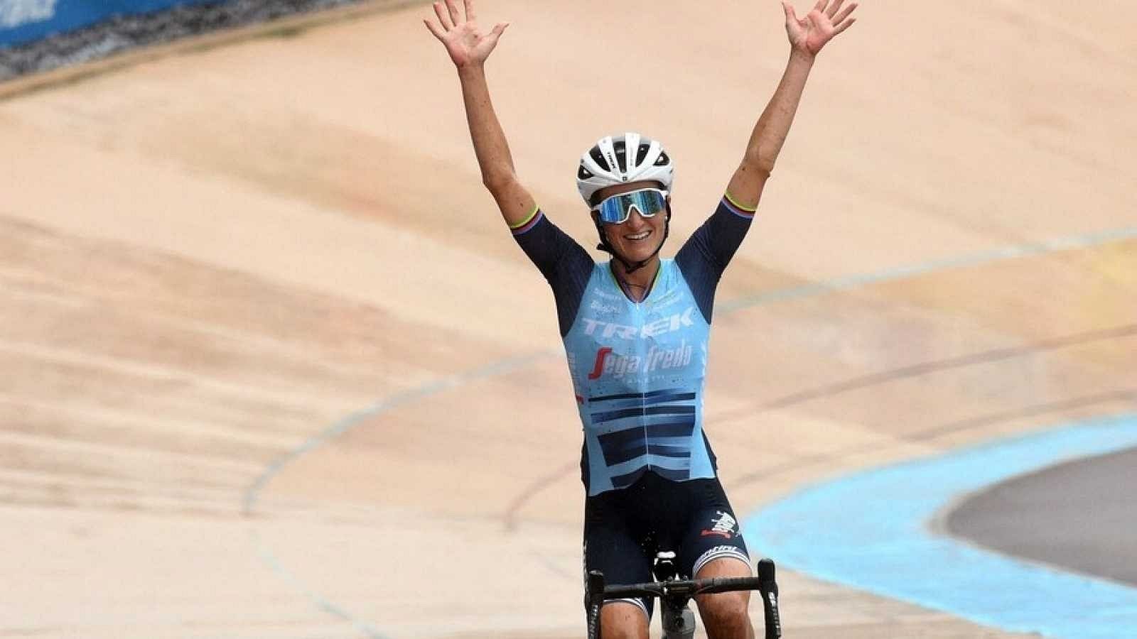 Lizzie Deignan se coronó como la primera ganadora de París-Roubaix
