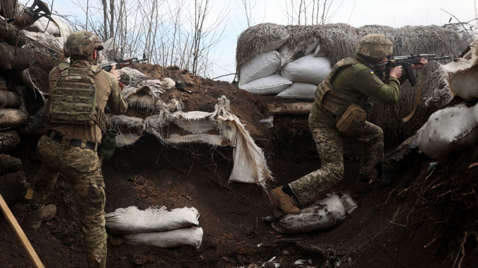 Soldados ucranianos en una trinchera en la región de Lugansk.