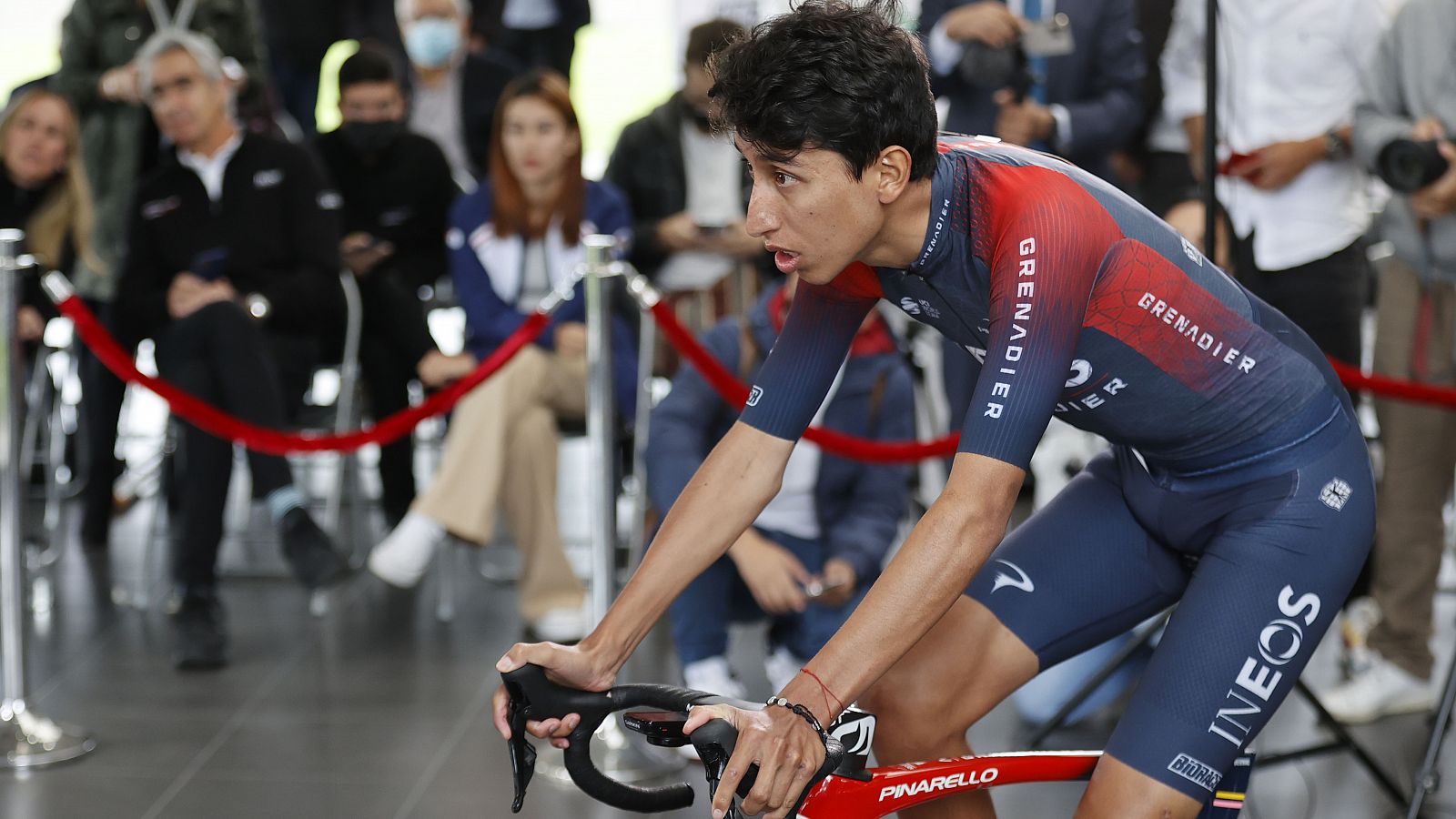 El ciclista colombiano Egan Bernal, en un acto en Bogotá.
