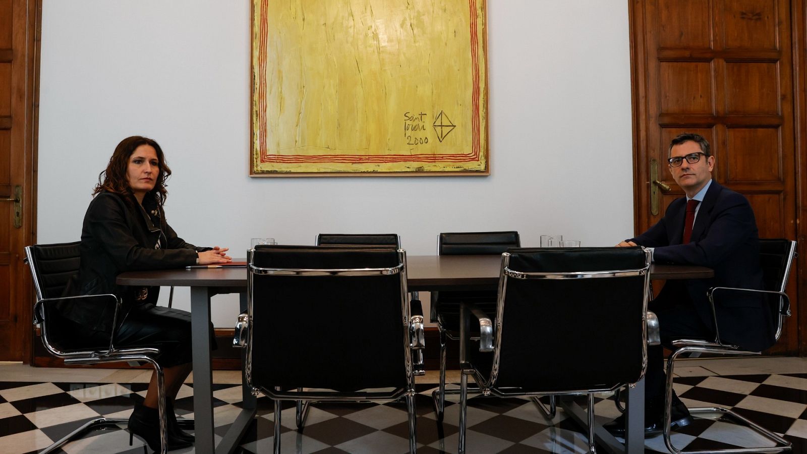 El ministro de la Presidencia, Félix Bolaños, y la consellera de la Presidencia, Laura Vilagrà, posan en el ámbito de su reunión este domingo en Barcelona