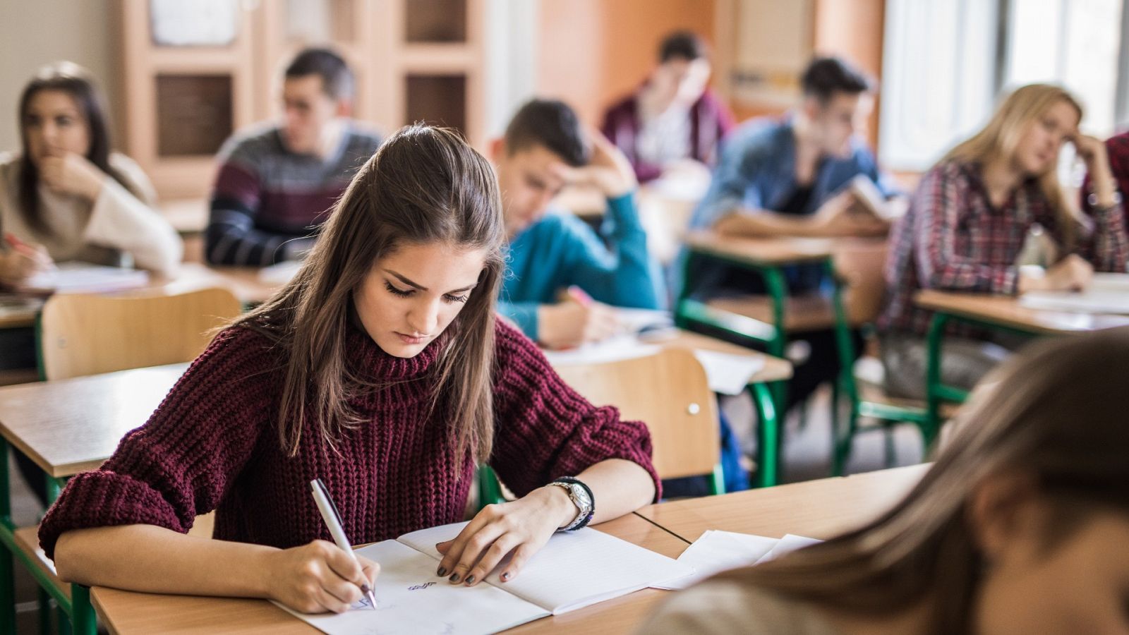 Aula de un instituto durante el desarrollo de una clase.