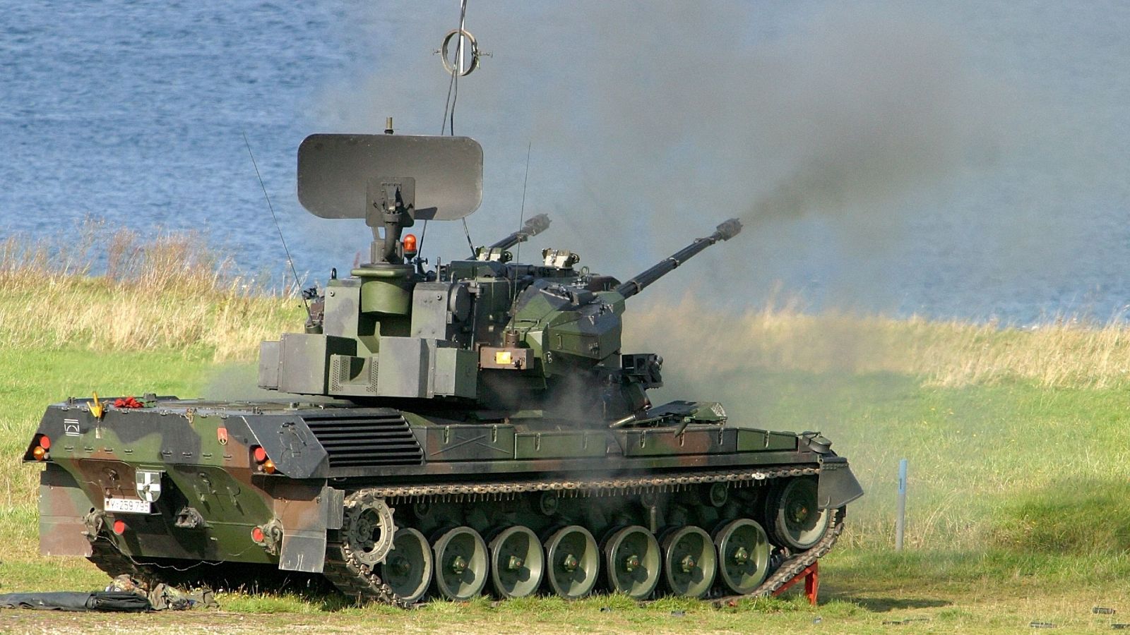 Un tanque alemán durante unos ejercicios militares