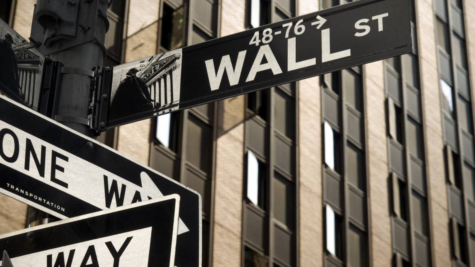 Wall Street cierra con fuertes caídas y el Dow Jones pierde un 2,38%.