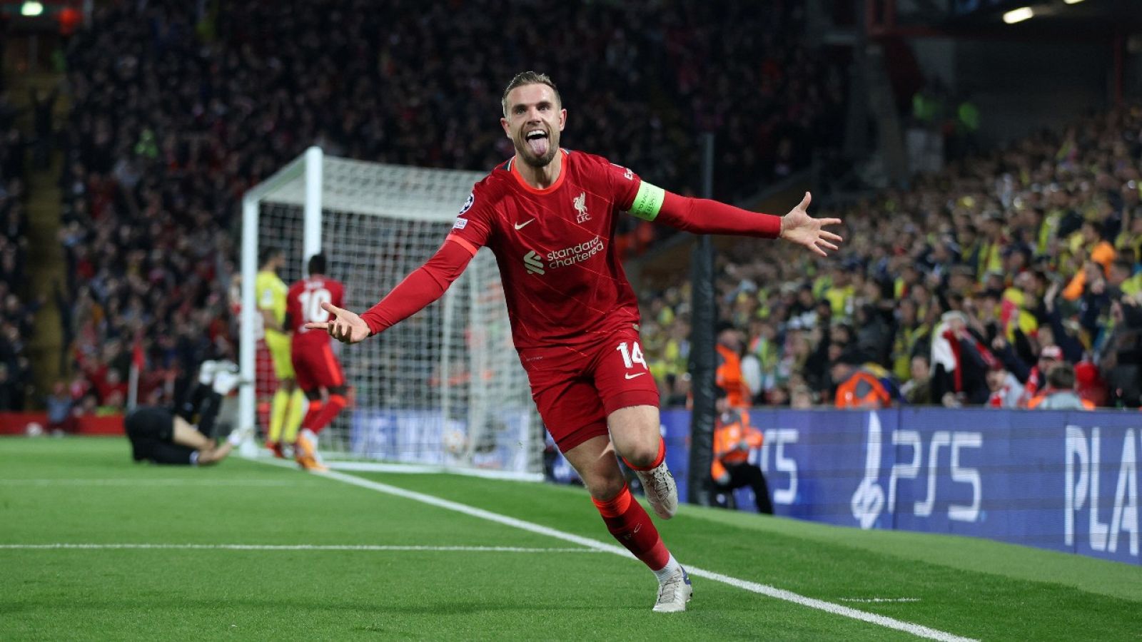 Jordan Henderson celebra el primer gol del Liverpool ante el Villarreal en Anfield.