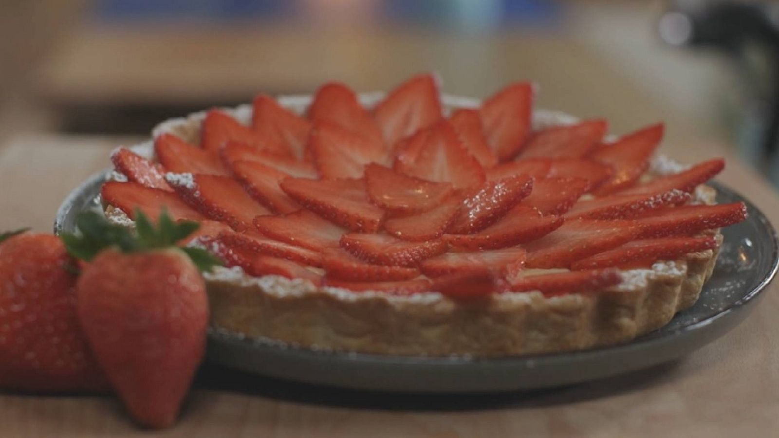 Menudos Torres - Receta de tarta de fresones con crema pastelera