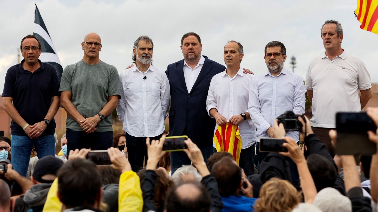 Los líderes independentistas catalanes indultados por el Tribunal Supremo a su salida de la cárcel, el 23 de junio de 2021