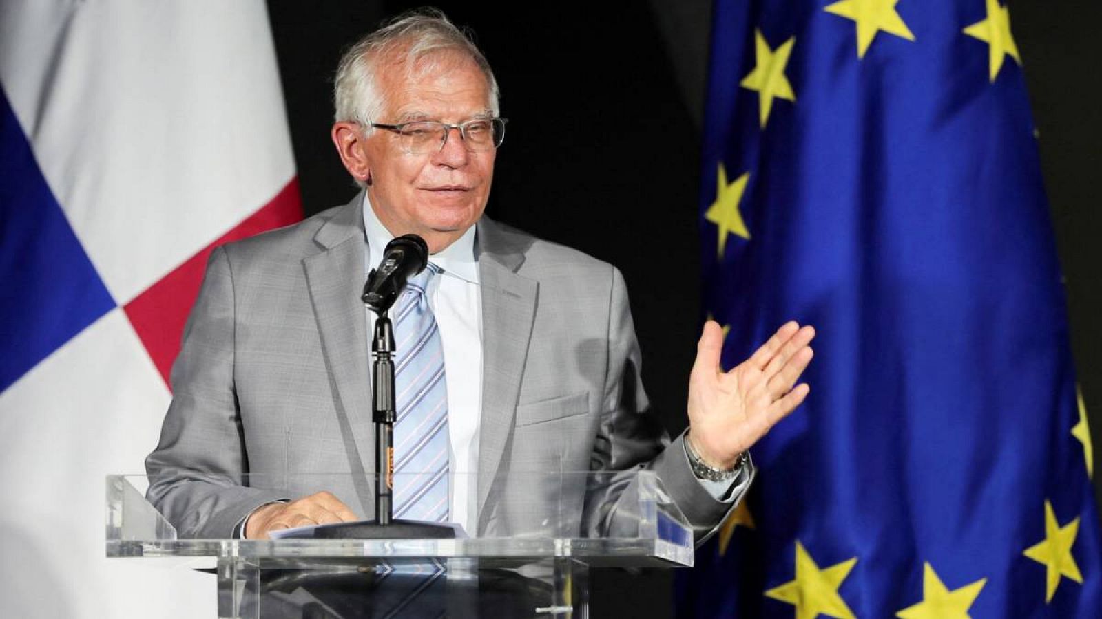 Josep Borrell habla con los medios de comunicación durante una conferencia en la Ciudad de Panamá, Panamá.