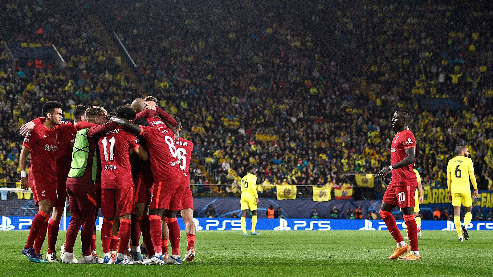 El Liverpool celebra el gol de Fabinho en Villarreal.