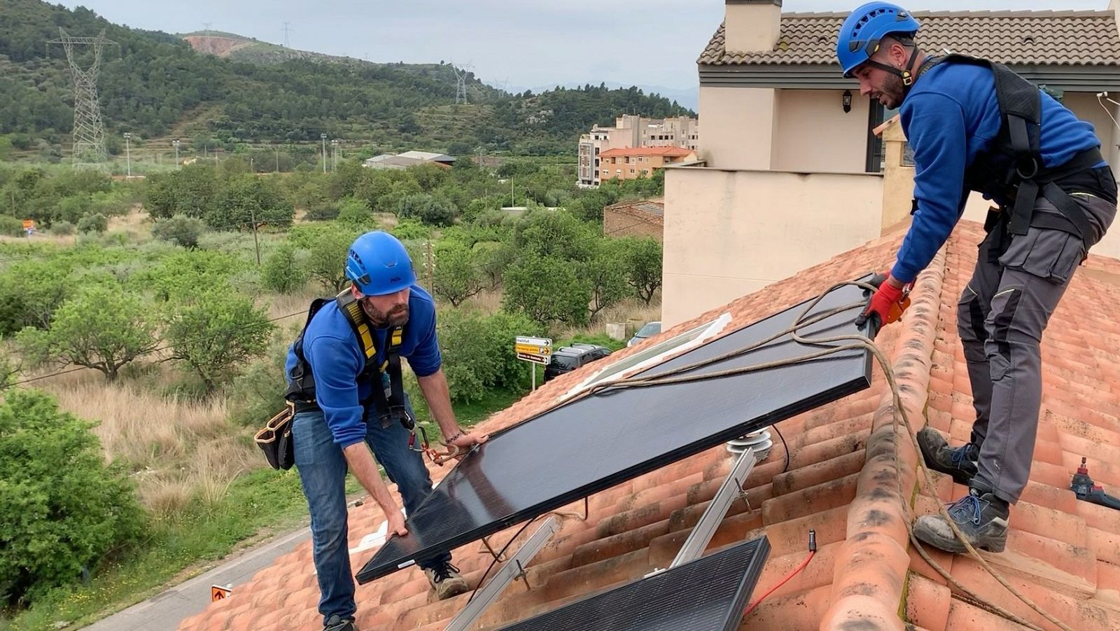 Cada vez son más los valencianos a los que la luz no les cuesta dinero