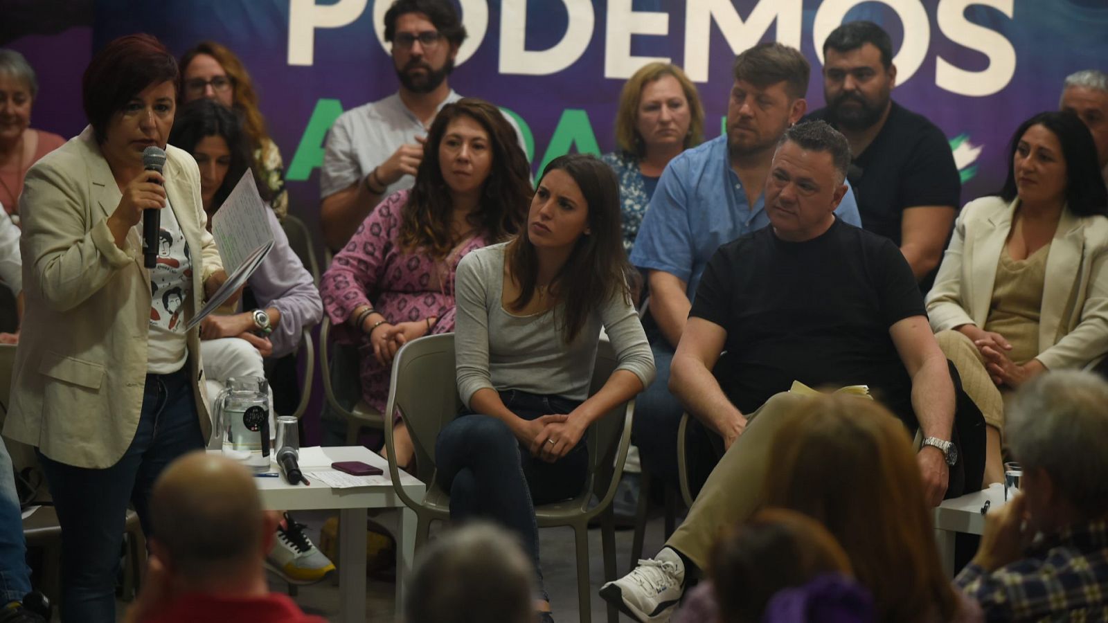 La ministra Irene Montero y el diputado Juan Antonio Delgado en en un acto público de Podemos Andalucía