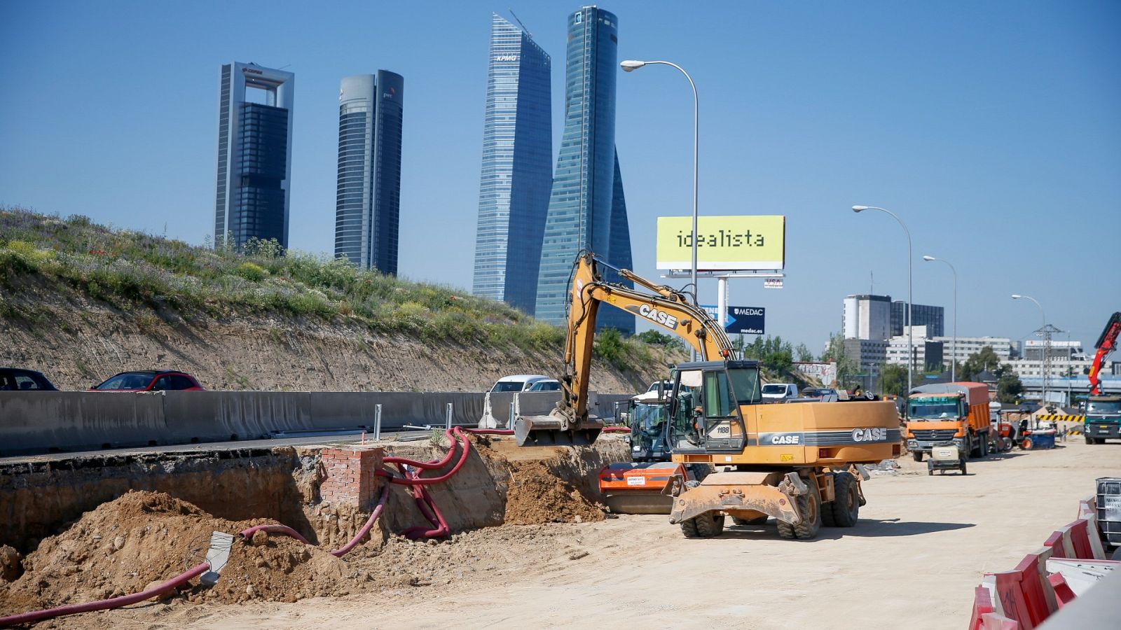 Imagen de unas obras en la carretera de entrada al Paseo de la Castellana, en Madrid