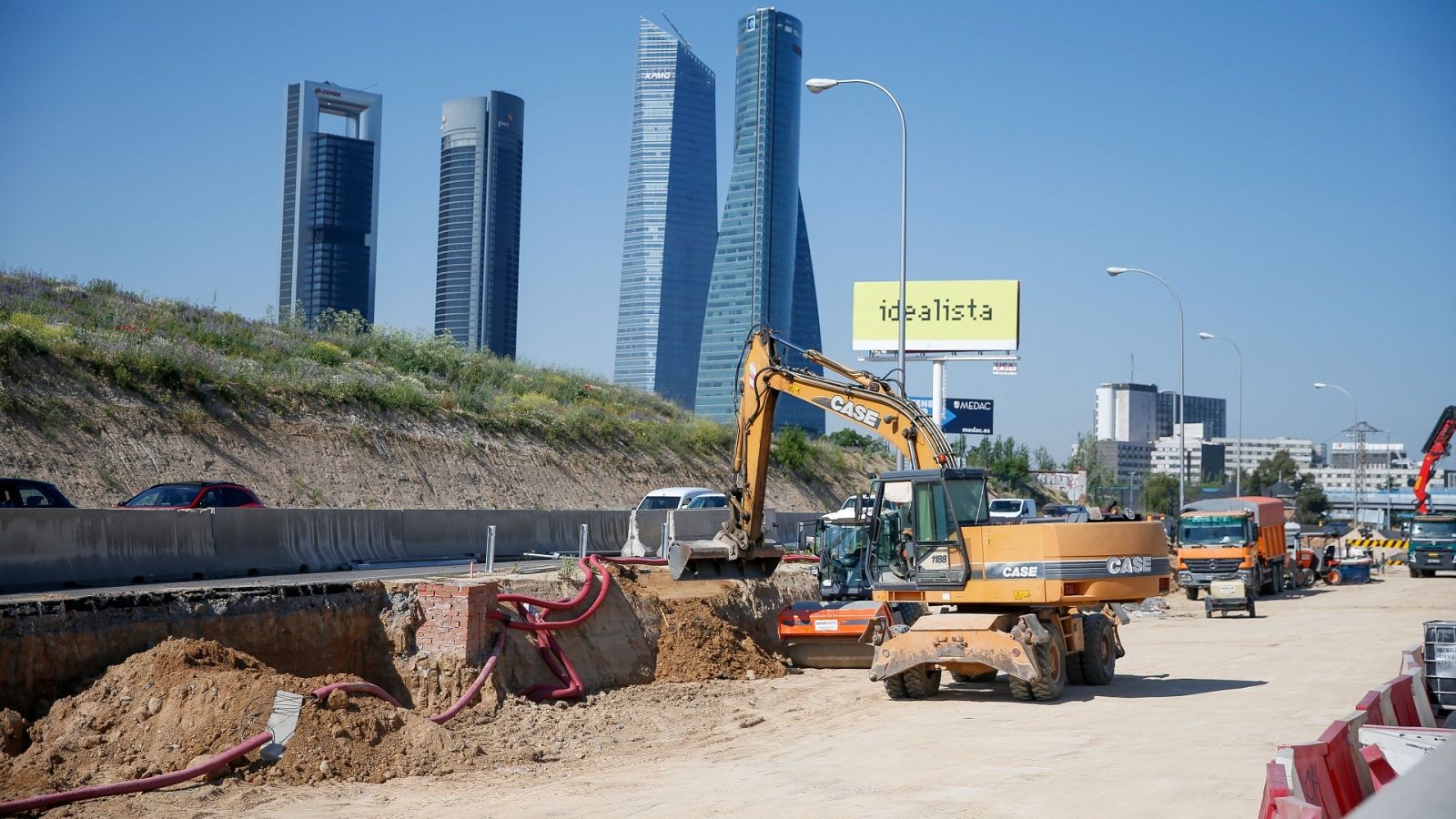 Imagen de unas obras en la carretera de entrada al Paseo de la Castellana, en Madrid