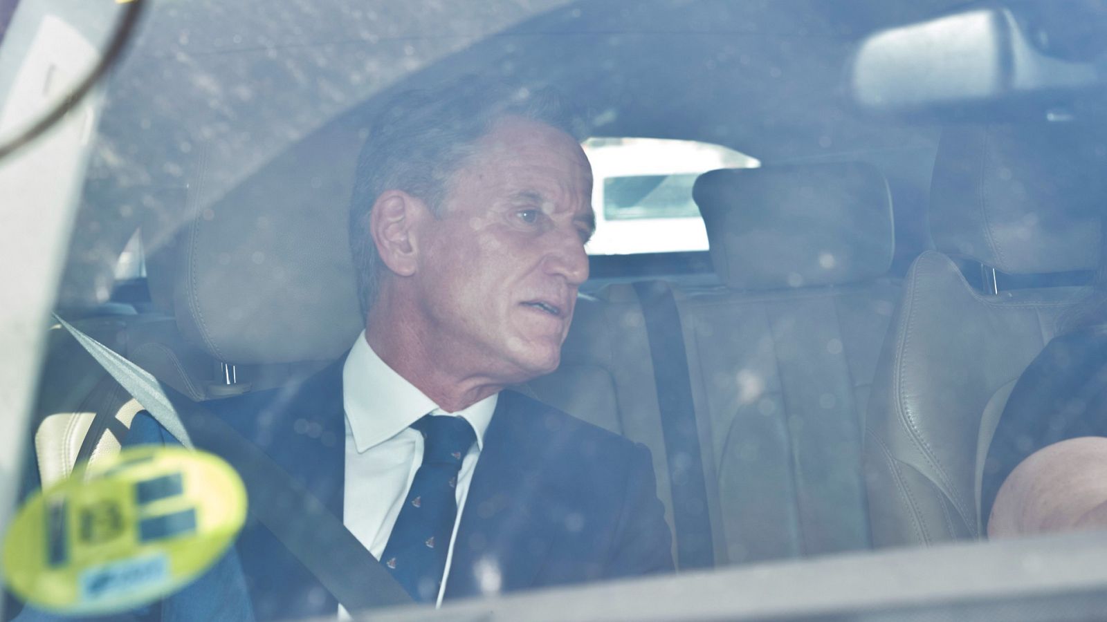 El primo del alcalde de Madrid, Carlos Martínez Almeida, a su salida del juzgado de Plaza Castilla en Madrid 