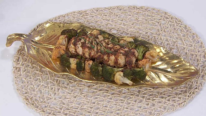 Imagen de pollo cajún con verduritas en papillote