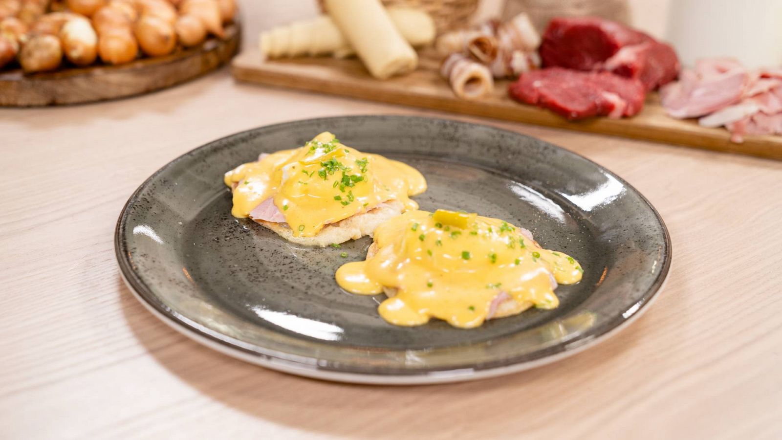 Menudos Torres - Receta de huevos Benedict con blinis