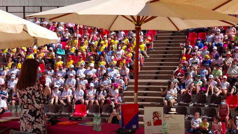 Profesores y alumnos de 10 colegios de Puente Genial disfrutan del especial