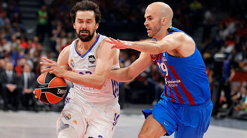 Final Four en directo: Sergio Llull (i) y Nick Calathes, durante la semifinal de la Euroliga Barça-Real Madrid
