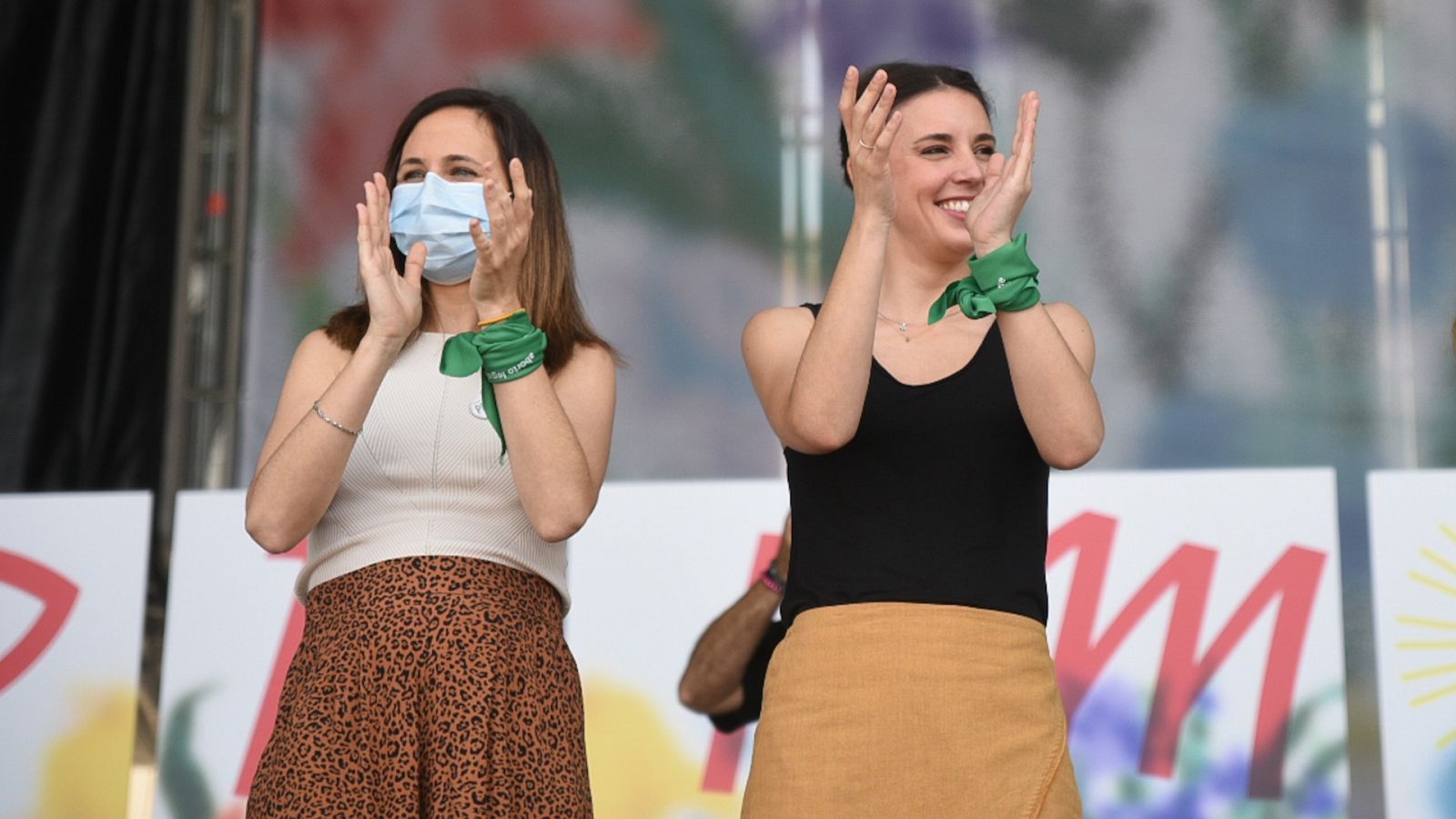 La ministra de Derechos Sociales y Agenda 2030, Ione Belarra, y la ministra de Igualdad, Irene Montero, en la Fiesta de la Primavera de Podemos.