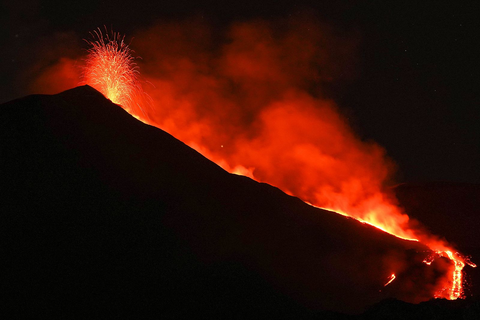 Las erupciones del Etna se han intensificado en los últimos días