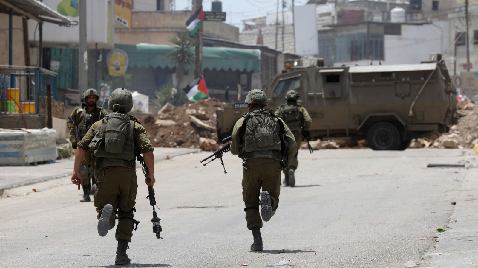 Tropas israelíes durante un enfrentamiento con palestinos el viernes 27 de mayo de 2022 en Nablus.