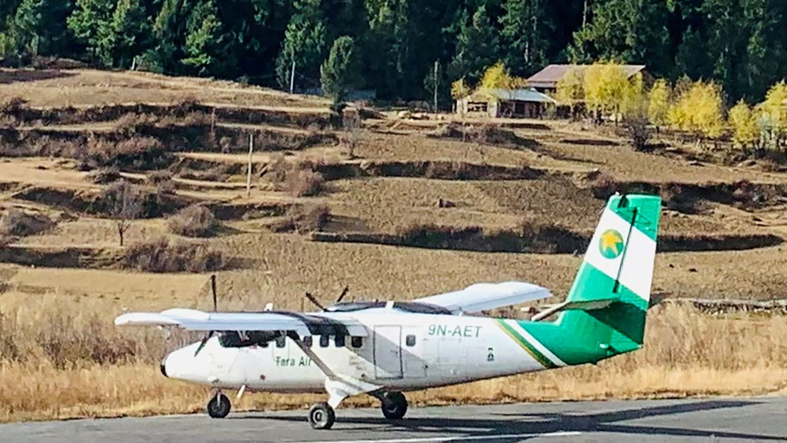 Una imagen de archivo muestra una avioneta Tara Air DHC-6 Twin Otter similar a la desaparecida en Nepal.