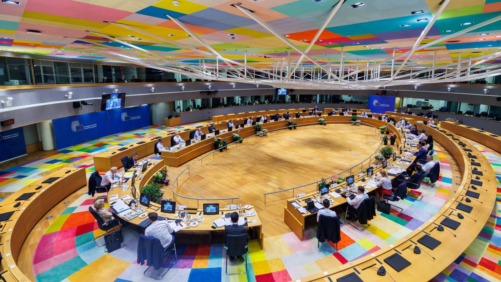 Los líderes de la Unión Europea se reúnen en el segundo día de la cumbre extraordinaria en Bruselas