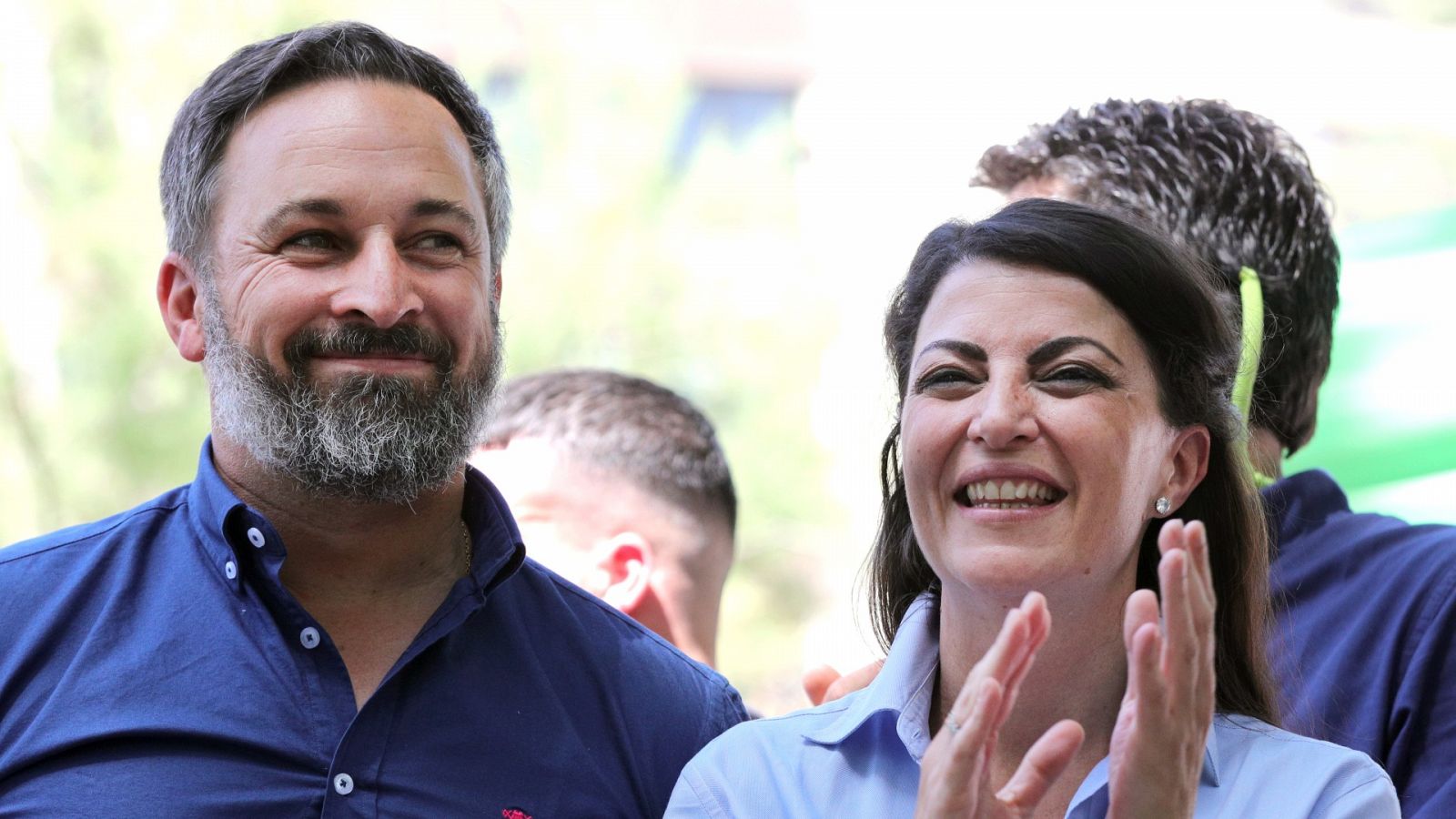 El líder de Vox, Santiago Abascal, y su candidata a las elecciones andaluzas, Macarena Olona