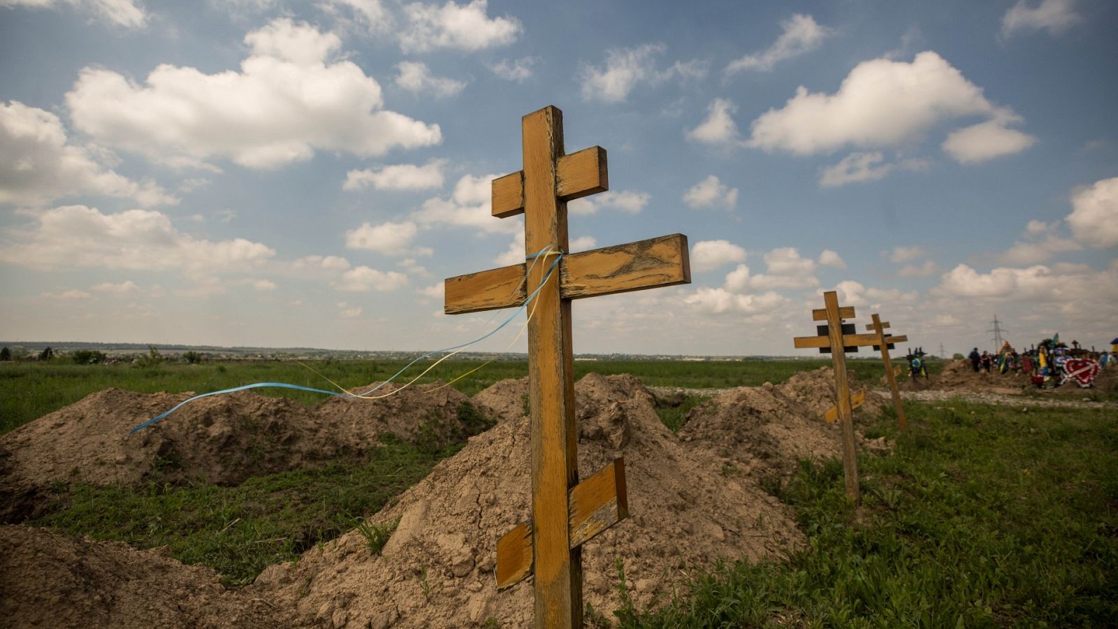 Sector de soldados ucranianos fallecidos en la guerra con Rusia en el cementerio de Dnipro