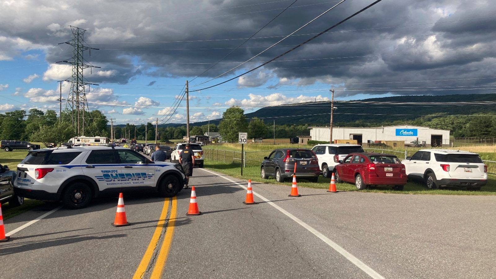 Un coche de policía cerca del lugar donde tuvo lugar el tiroteo en Smithsburg, Maryland.