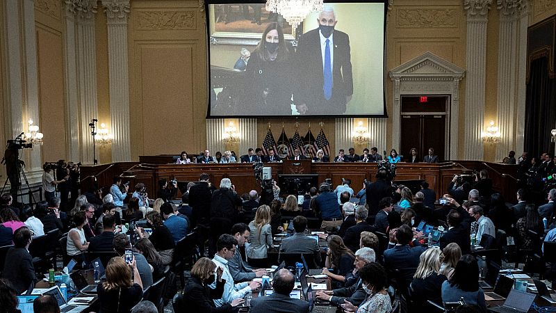 Una imagen de la tercera audiencia pública del comité legislativo que investiga el asalto al Capitolio del 6 de enero de 2021.