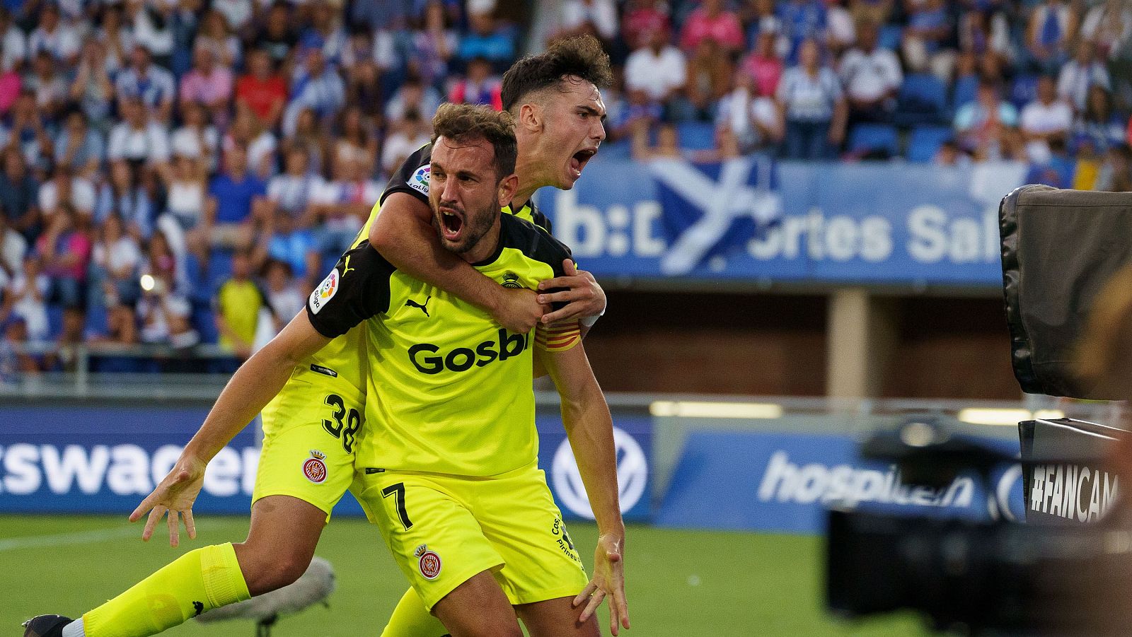 Stuani celebra el primer tanto del Girona en el Heliodoro