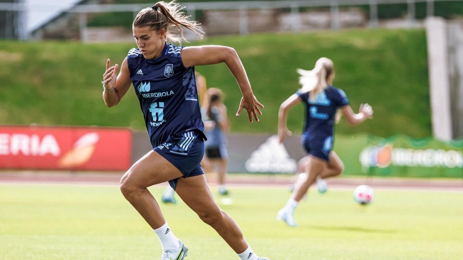 Patri Guijarro, en un entrenamiento de la selección española.