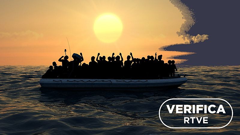 Refugiados en medio del mar pidiendo ayuda con el sello: VerificaRTVE