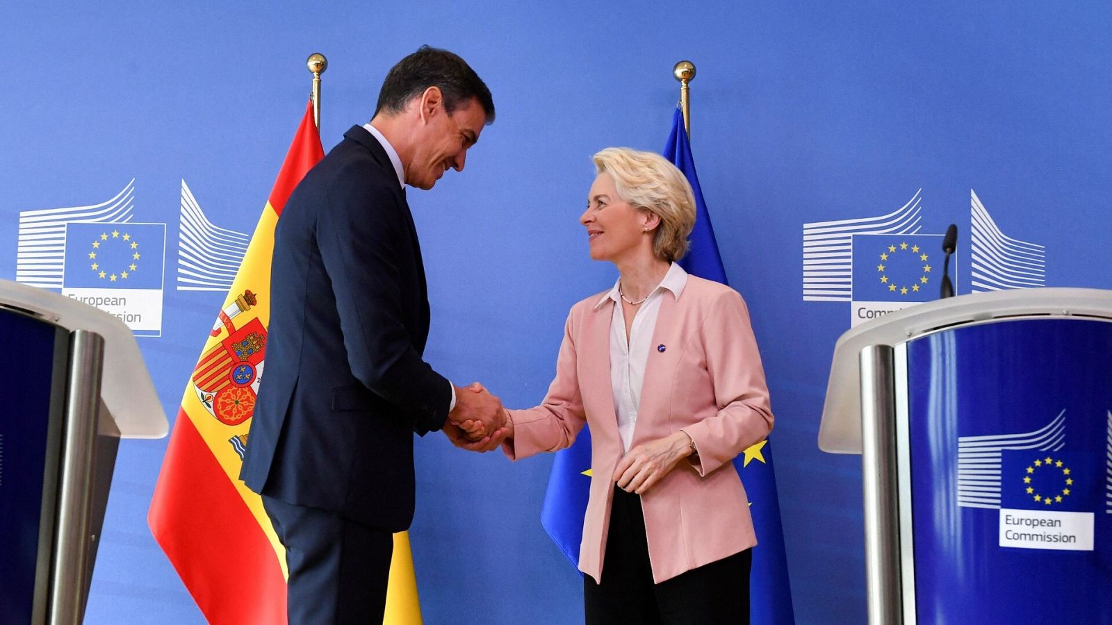 El presidente del Gobierno, Pedro Sánchez, y la presidenta de la Comisión Europea, Ursula von der Leyen