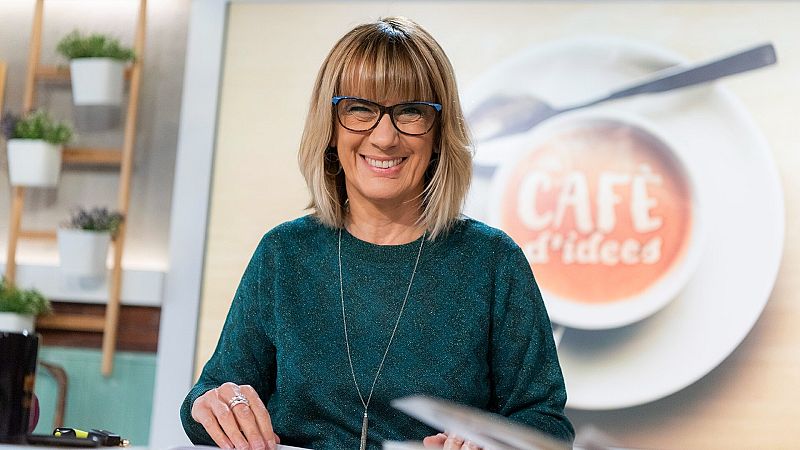 Gemma Nierga somrient al plató del programa