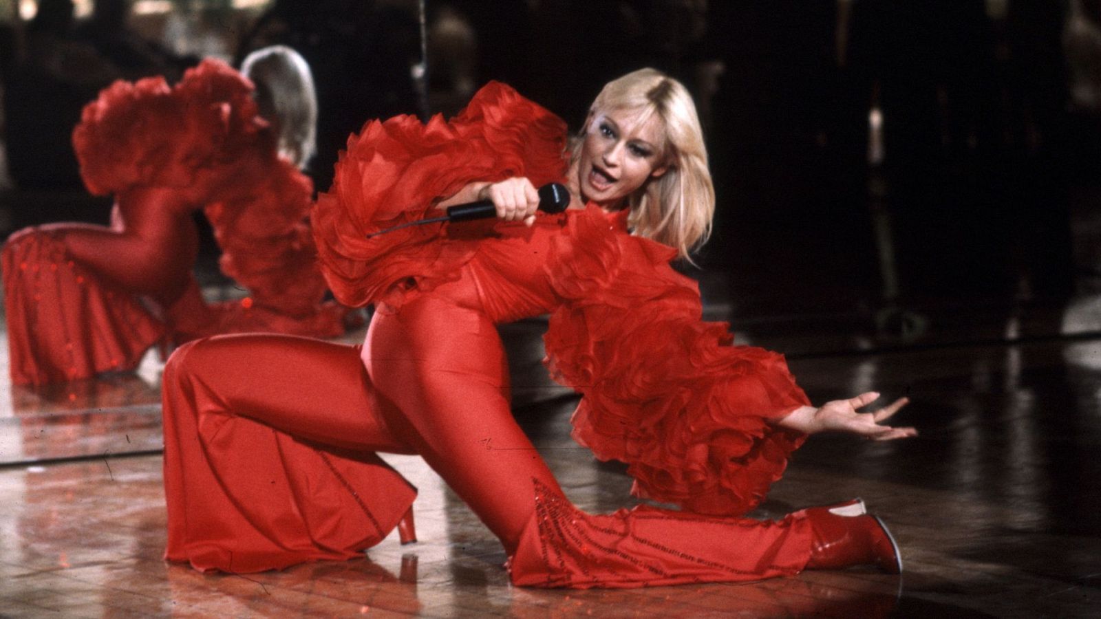 Raffaela Carrà, un ombligo revolucionario, la furia del Vaticano y su referencia en 'Explota, explota'